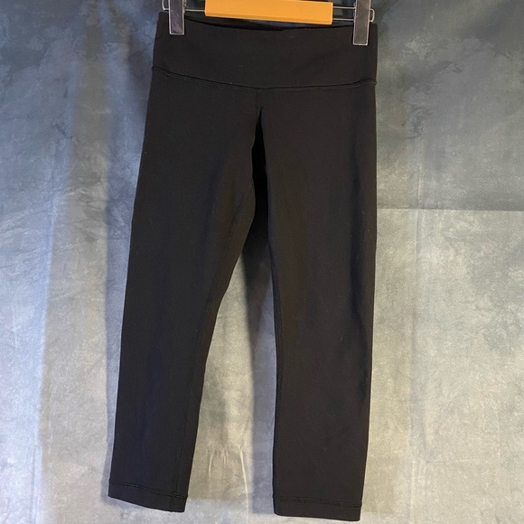 Lululemon Low Rise Capri Workout Leggings Size 4 Gym Activewear Minimalist - Picture 1 of 8